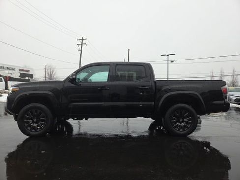 Used 2023 Toyota Tacoma Limited image 4