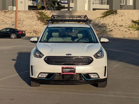 Used 2018 Kia Niro EX Premium image 2