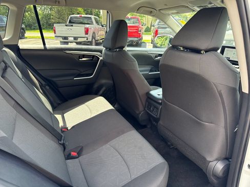 Used 2025 Toyota RAV4 XLE AWD/4WD image 24
