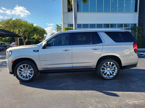 Used 2021 GMC Yukon Denali w/ Denali Ultimate Package image 2