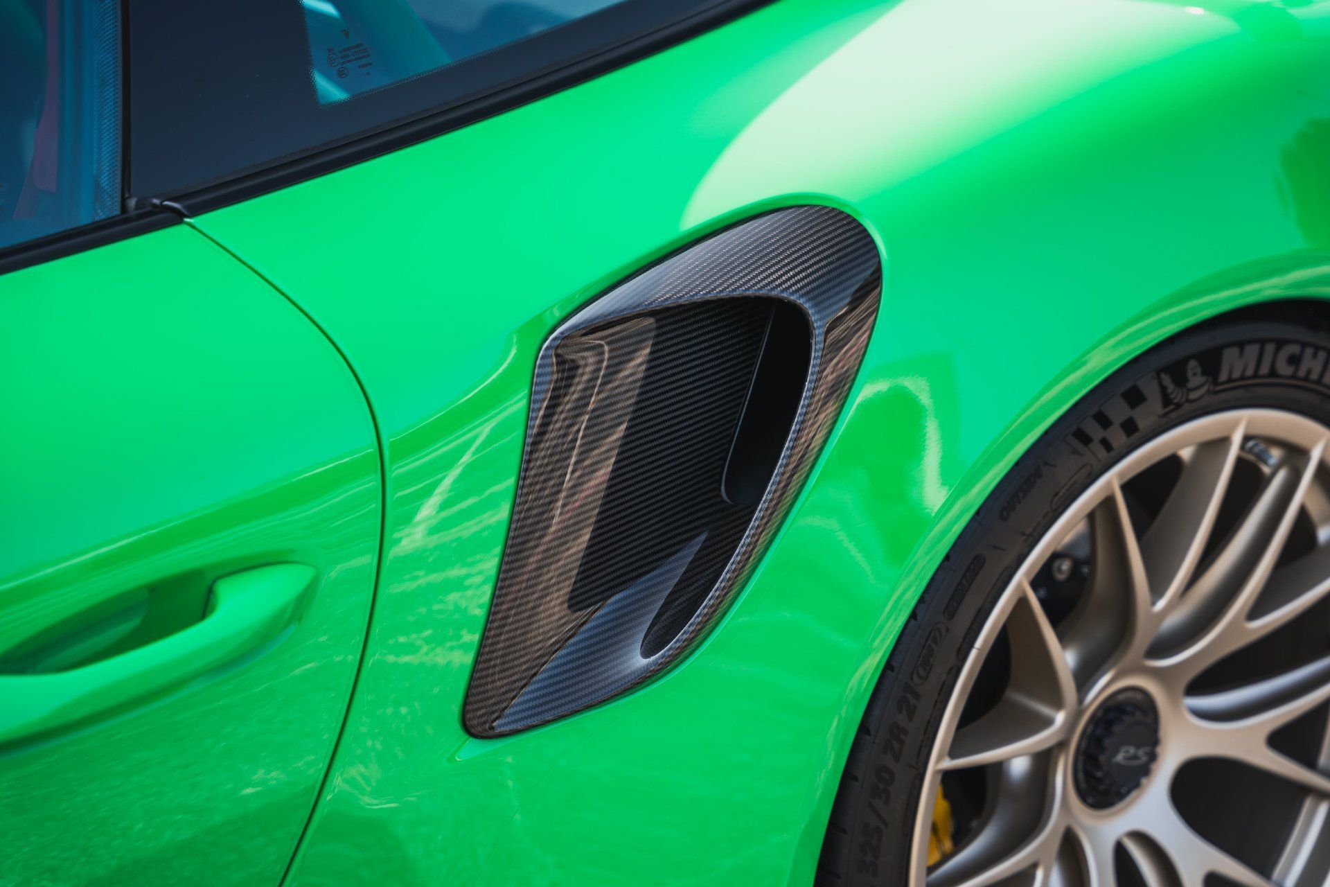Used 2018 Porsche 911 GT2 RS RWD image 16