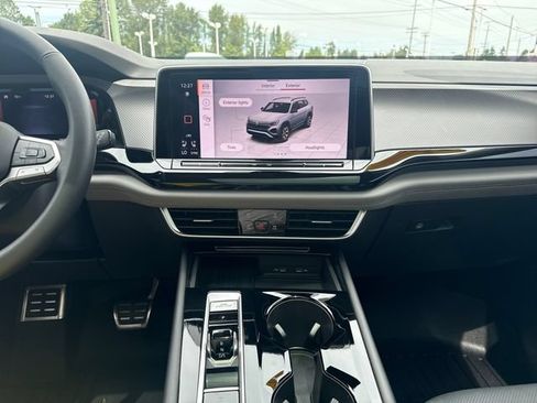 Used 2025 Volkswagen Atlas Peak Edition SE AWD/4WD image 20