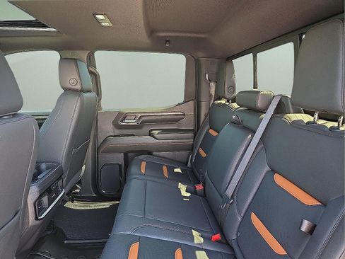 Used 2024 GMC Sierra 1500 AT4 w/ Technology Package AWD/4WD image 10