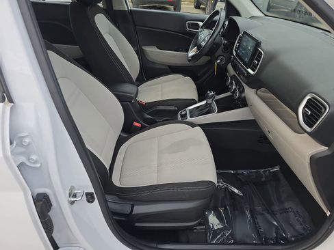 Used 2022 Hyundai Venue SEL w/ Cargo Package image 10