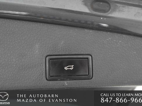 Used 2014 Volkswagen Touareg Sport AWD/4WD image 38