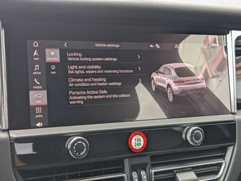 New 2026 Porsche Macan image 19