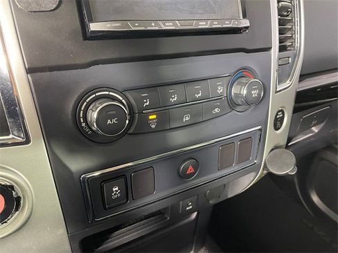 Used 2017 Nissan Titan SV image 8