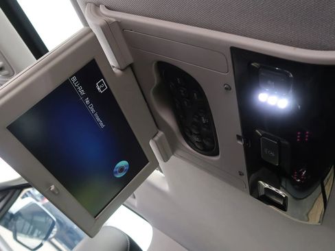 Used 2018 Cadillac Escalade Premium Luxury image 45