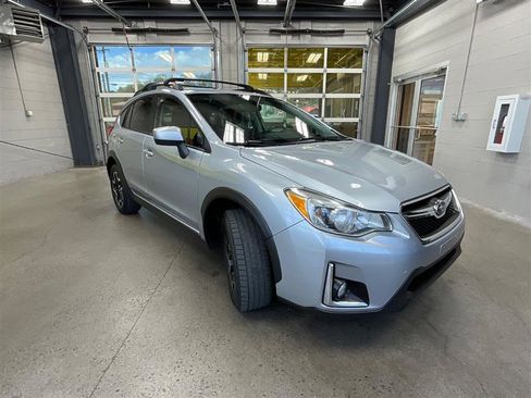 Used 2017 Subaru Crosstrek 2.0i Premium w/ Moonroof Package image 7