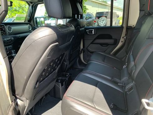 Used 2022 Jeep Gladiator Rubicon AWD/4WD image 13