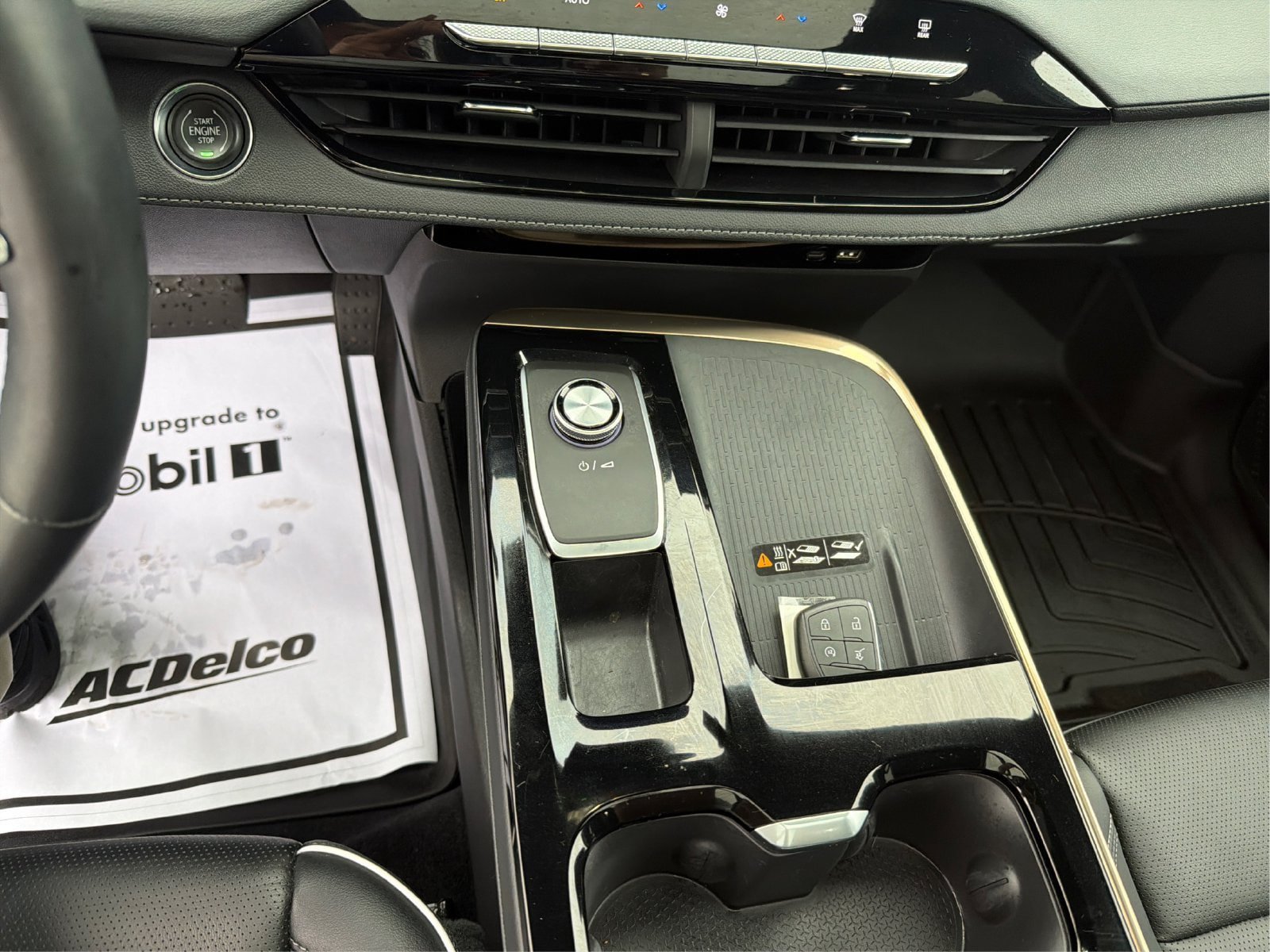 Used 2025 Buick Enclave Avenir AWD/4WD image 17