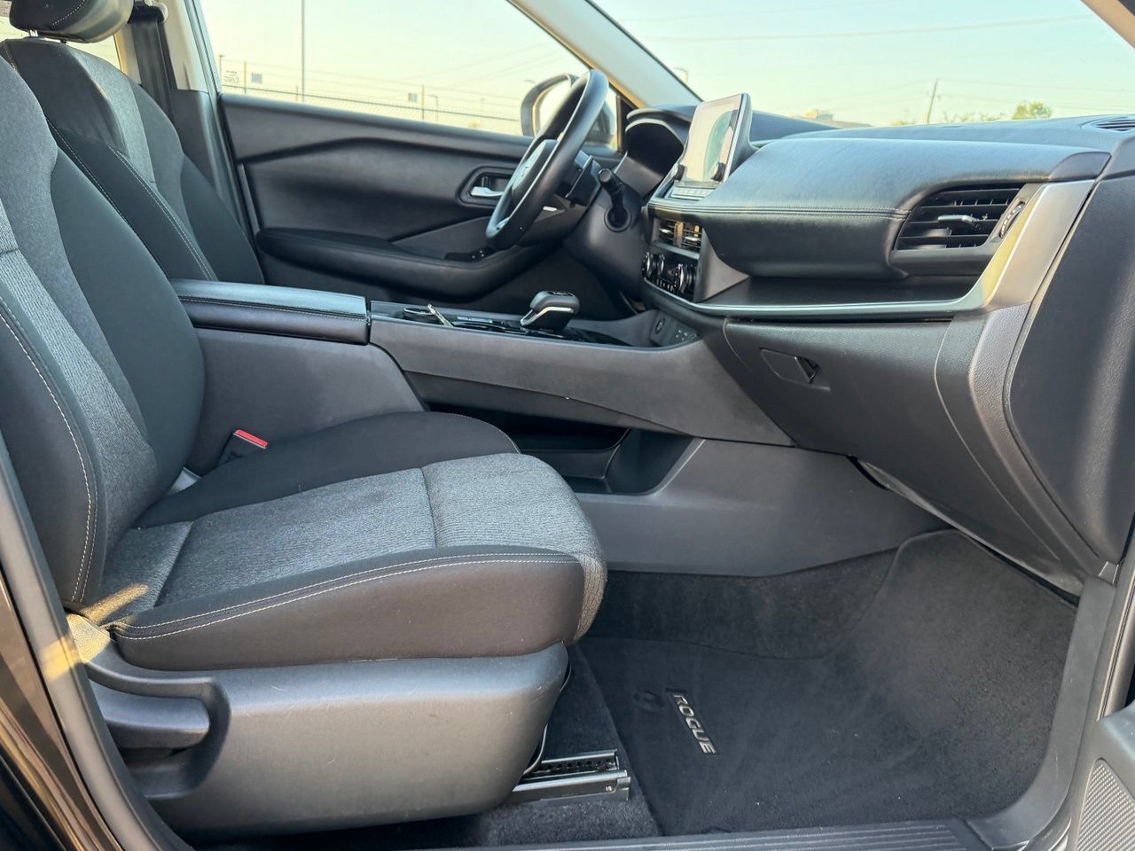 Used 2024 Nissan Rogue SV AWD/4WD image 38