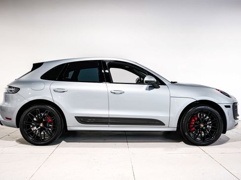 Used 2022 Porsche Macan GTS w/ Sport Chrono Package image 2