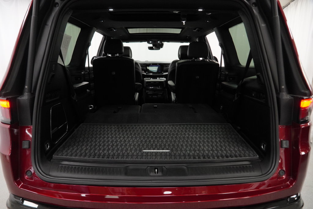 Used 2024 Jeep Wagoneer Series II AWD/4WD image 37