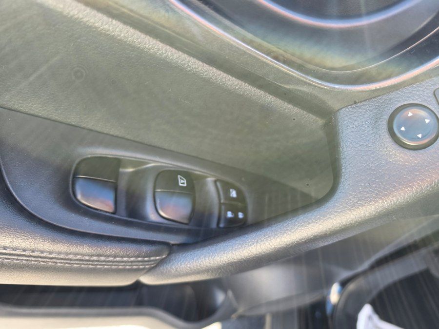 Used 2019 Nissan Rogue S AWD/4WD image 27