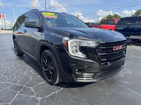 Used 2023 GMC Terrain SLT w/ Tech Package FWD image 8