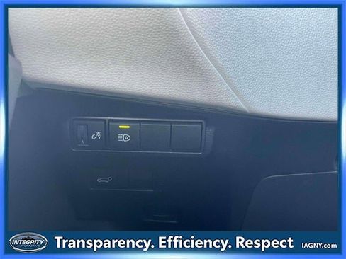 Certified 2023 Toyota Corolla Cross XLE image 21