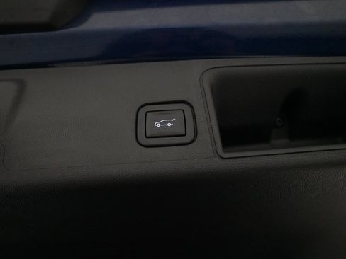 Used 2023 GMC Terrain SLE w/ Driver Convenience Package image 15