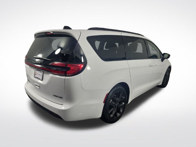 Used 2025 Chrysler Pacifica Limited FWD image 37
