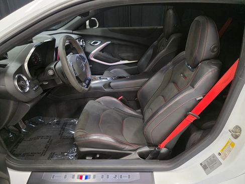 Used 2021 Chevrolet Camaro ZL1 RWD image 6