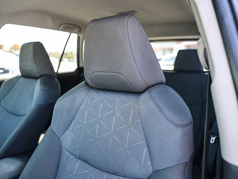 Certified 2022 Toyota RAV4 XLE FWD image 15