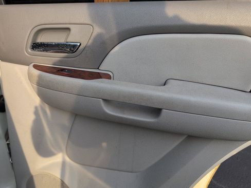 Used 2008 Chevrolet Tahoe LTZ w/ LTZ Preferred Equipment Group RWD image 36