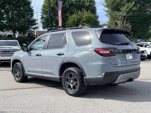 Used 2024 Honda Pilot TrailSport image 3