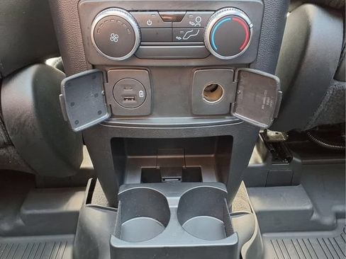 Used 2022 Ford Explorer XLT w/ Equipment Group 202A AWD/4WD image 16