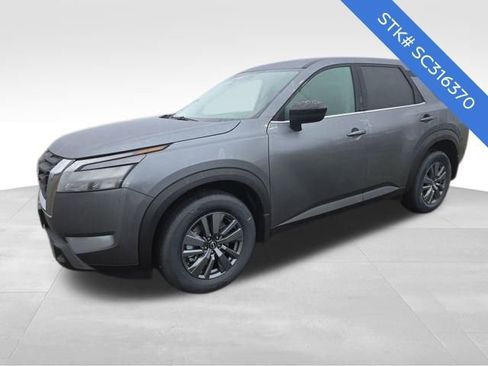 New 2025 Nissan Pathfinder S image 3