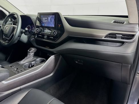 Used 2023 Toyota Highlander XLE FWD image 39