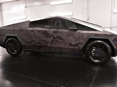 Used 2024 Tesla Cybertruck Cyberbeast image 8