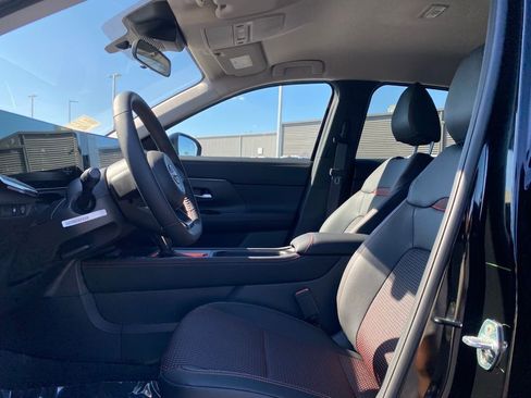 New 2025 Nissan Kicks SR image 11