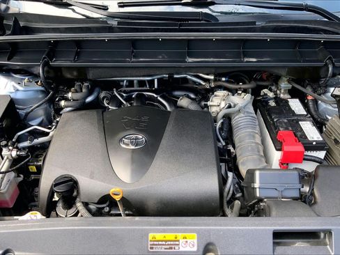 Used 2021 Toyota Highlander XLE AWD/4WD image 32
