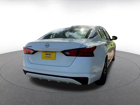 Used 2025 Nissan Altima 2.5 SV FWD image 14