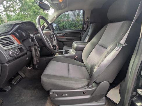 Used 2011 Chevrolet Suburban LS image 7