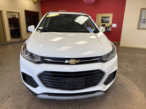 Used 2018 Chevrolet Trax LT w/ LT Convenience Package image 2
