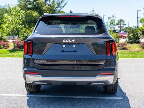 Used 2025 Kia Sorento EX w/ Panoramic Sunroof Package FWD image 6