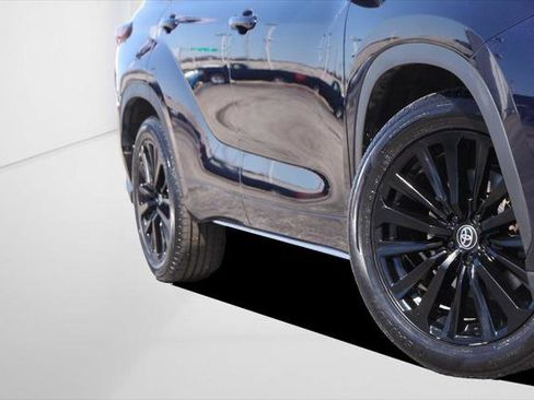 Certified 2024 Toyota Highlander XSE FWD image 3