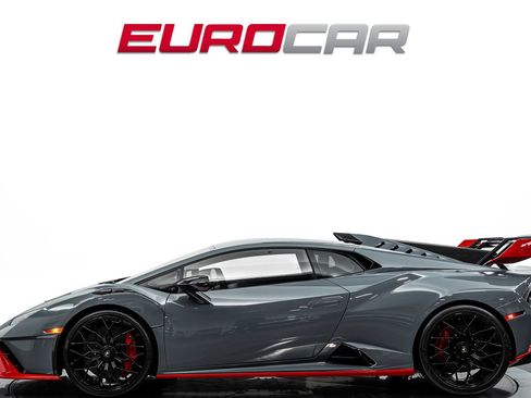 Used 2023 Lamborghini Huracan STO RWD image 2