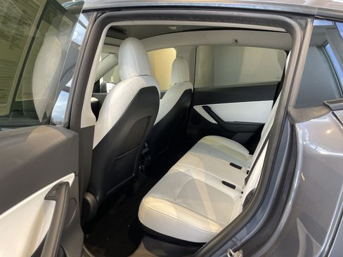 Used 2022 Tesla Model Y Long Range AWD/4WD image 20