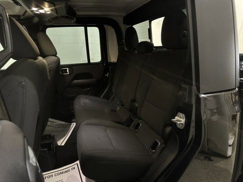 Used 2023 Jeep Gladiator Overland image 14