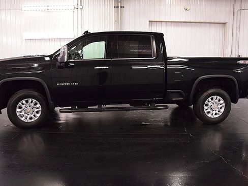 Used 2024 Chevrolet Silverado 2500 LTZ w/ LTZ Convenience Package AWD/4WD image 4