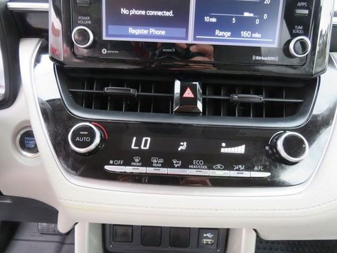 Certified 2022 Toyota Corolla Cross LE image 26