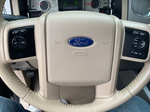 Used 2014 Ford Expedition EL XLT w/ Equipment Group 202A AWD/4WD image 18