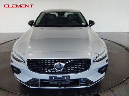Used 2025 Volvo S60 B5 Core image 2