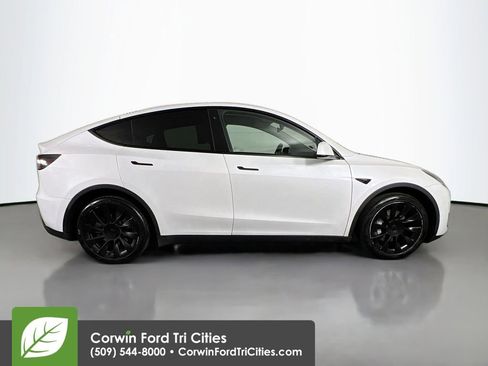 Used 2020 Tesla Model Y Long Range image 18
