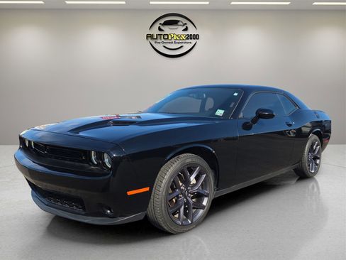Used 2023 Dodge Challenger SXT w/ Blacktop Package image 3