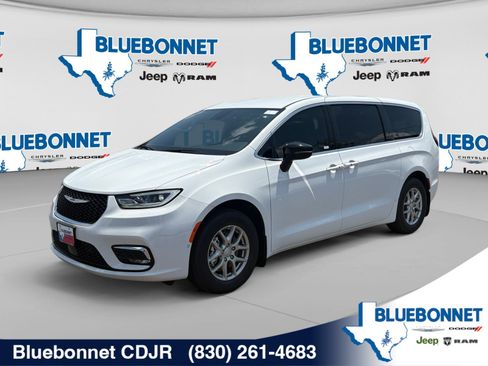 New 2026 Chrysler Pacifica Select FWD image 1