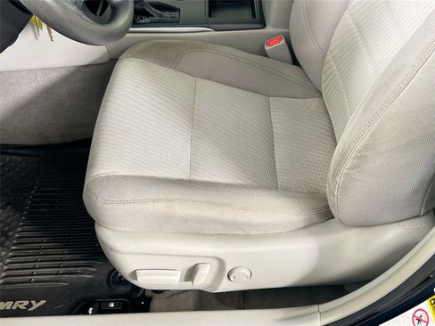 Used 2017 Toyota Camry LE image 18