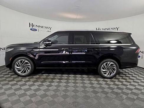New 2025 Lincoln Navigator L Reserve AWD/4WD image 7